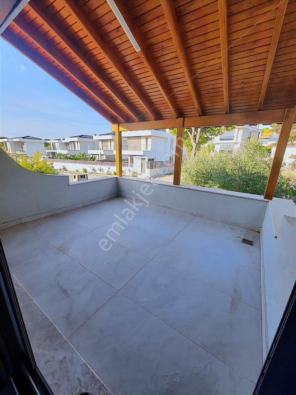 Çeşme Yalı'da Müstakil Bahçeli Satılık 4+1 Villa (denize Yakın) - Görsel 35