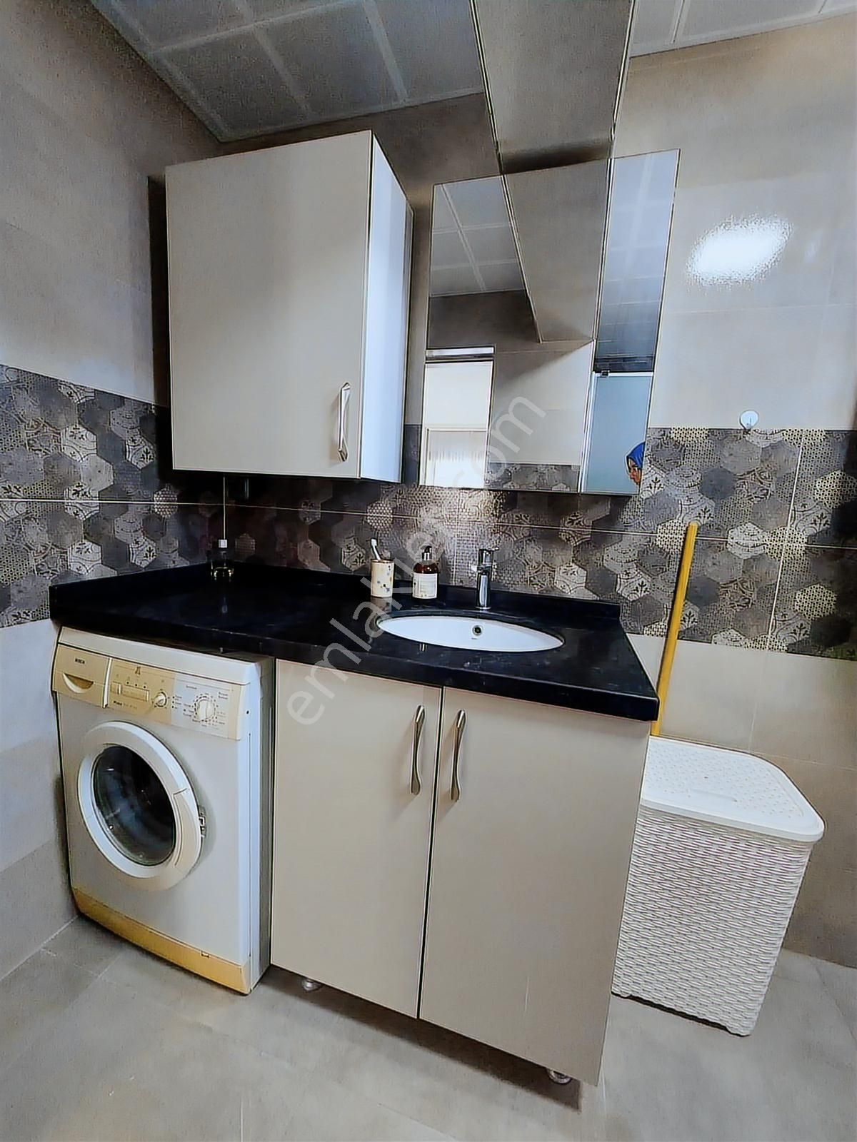 Çeşme Yalı Mahallesi Satılık Villa - 3 Cepheli - Denize 300 M - Görsel 18