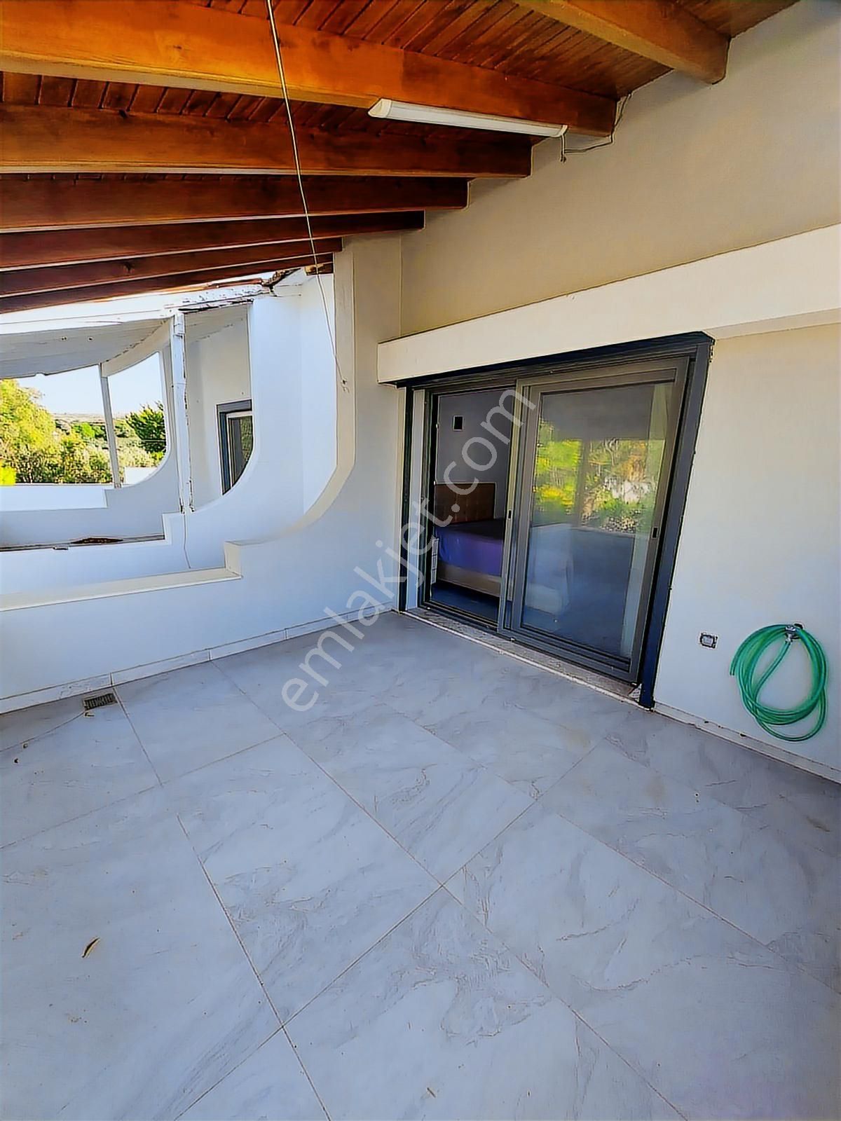 Çeşme Yalı'da Müstakil Bahçeli Satılık 4+1 Villa (denize Yakın) - Görsel 28