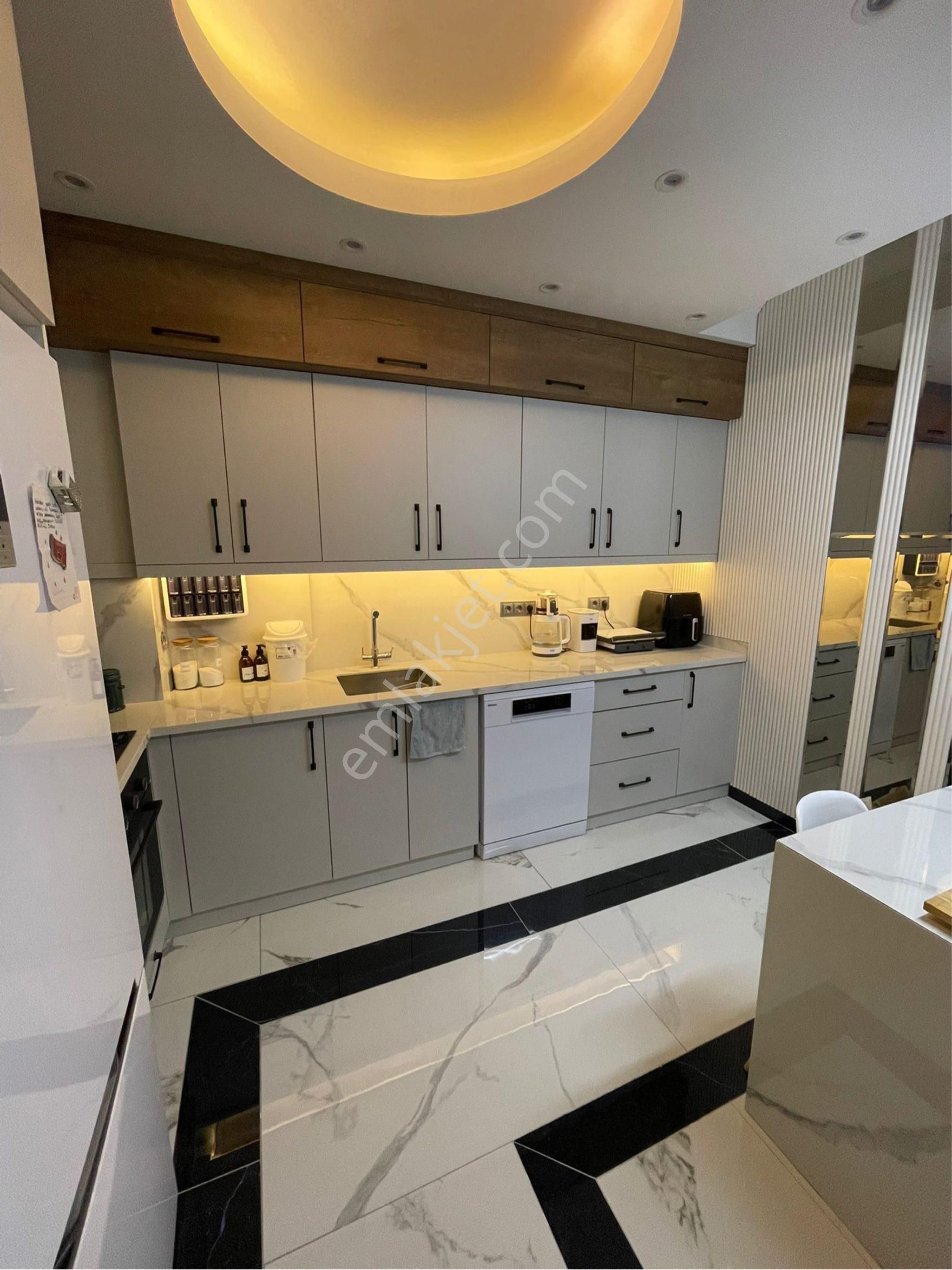 Altıntaş’ta 1 + 1 Acil Satılık Eşyalı Daire