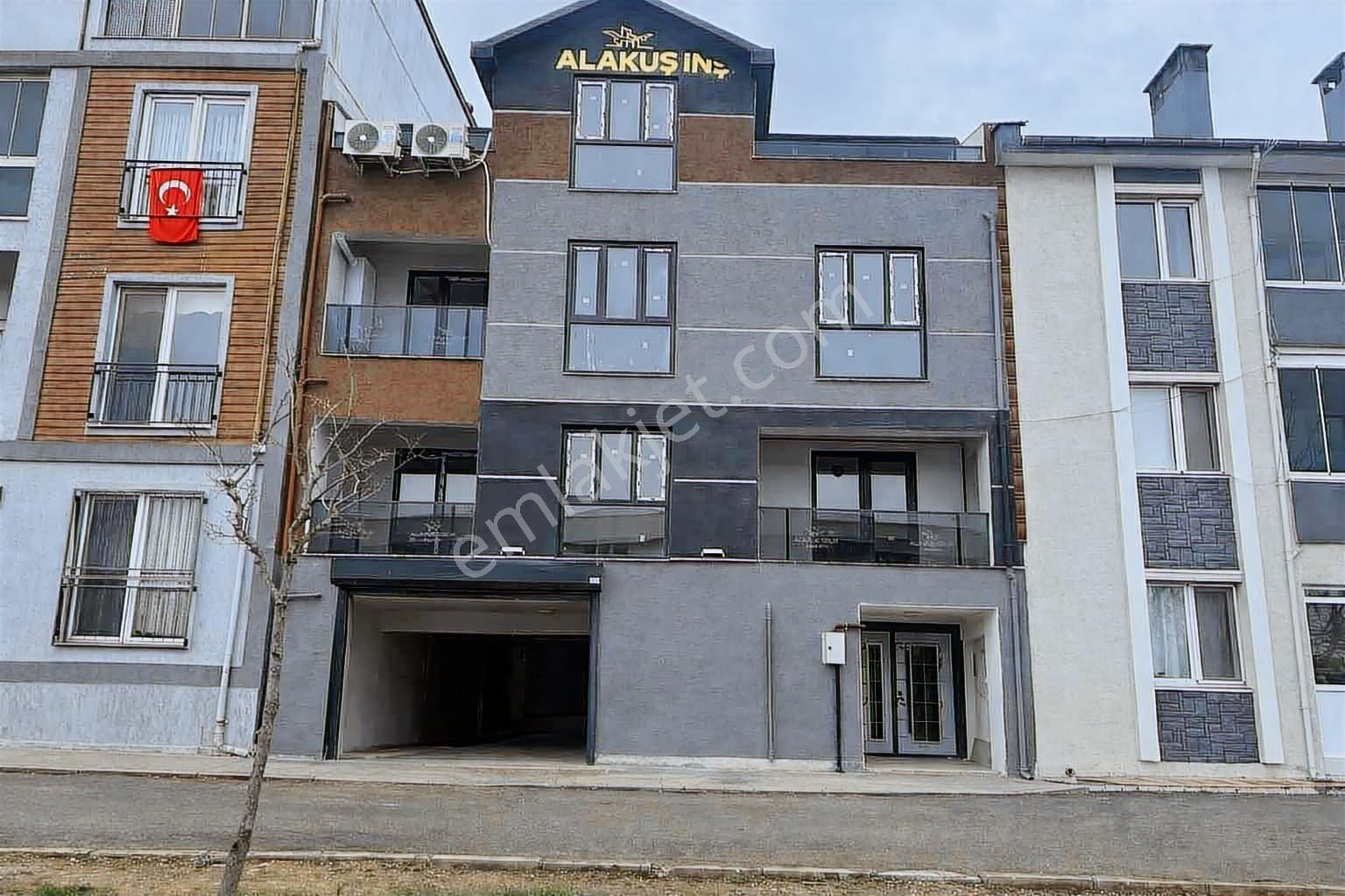 Özlüce 2+1 Kapalı Otoparklı Parka-yeşil Alana Cephe Sıfır Daire - Görsel 7