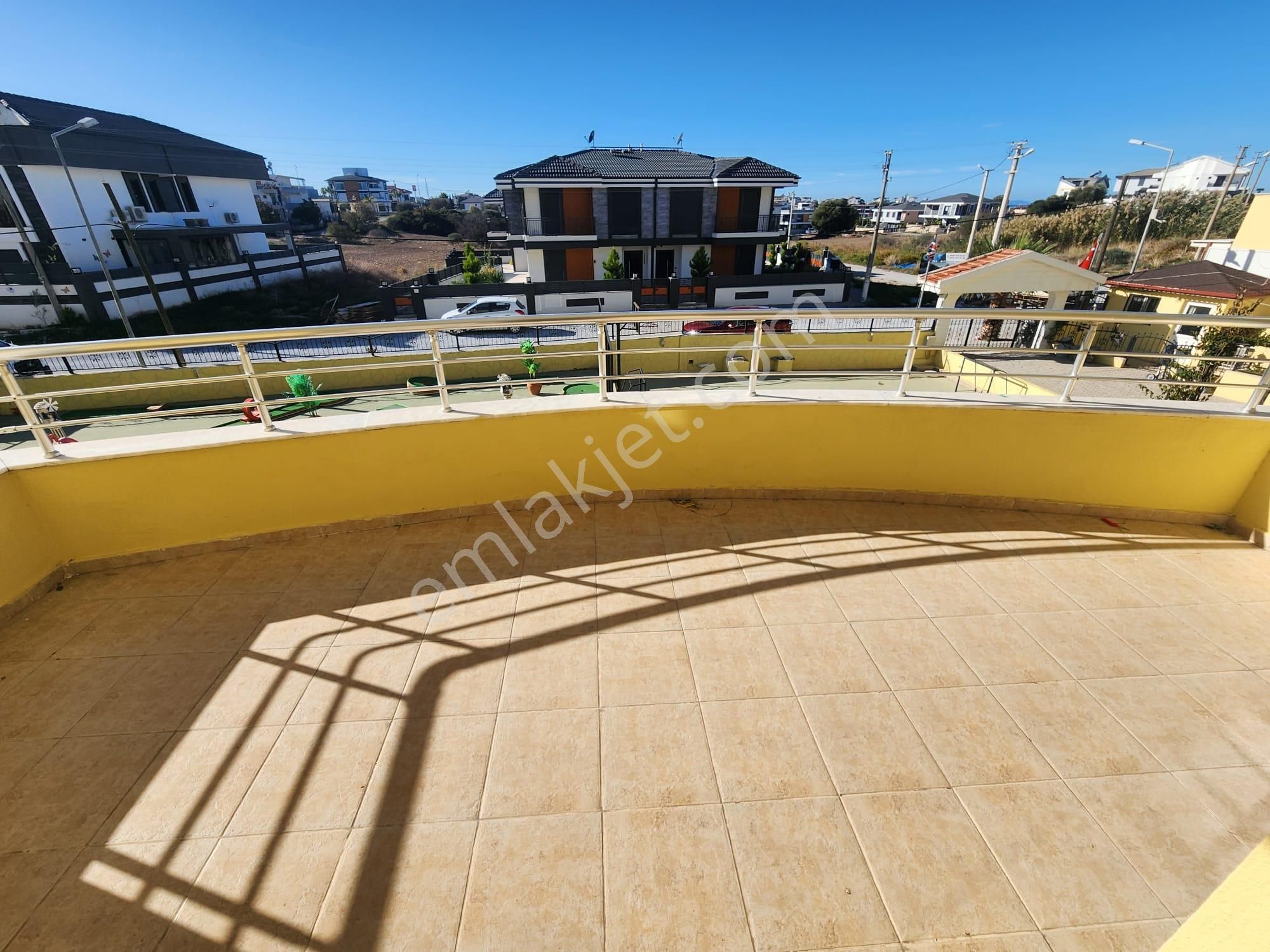 İngilizden Acil Satılık Site İçerisinde 3+1 Eşyalı Geniş Balkonlu Havuzlu Daire - Görsel 14