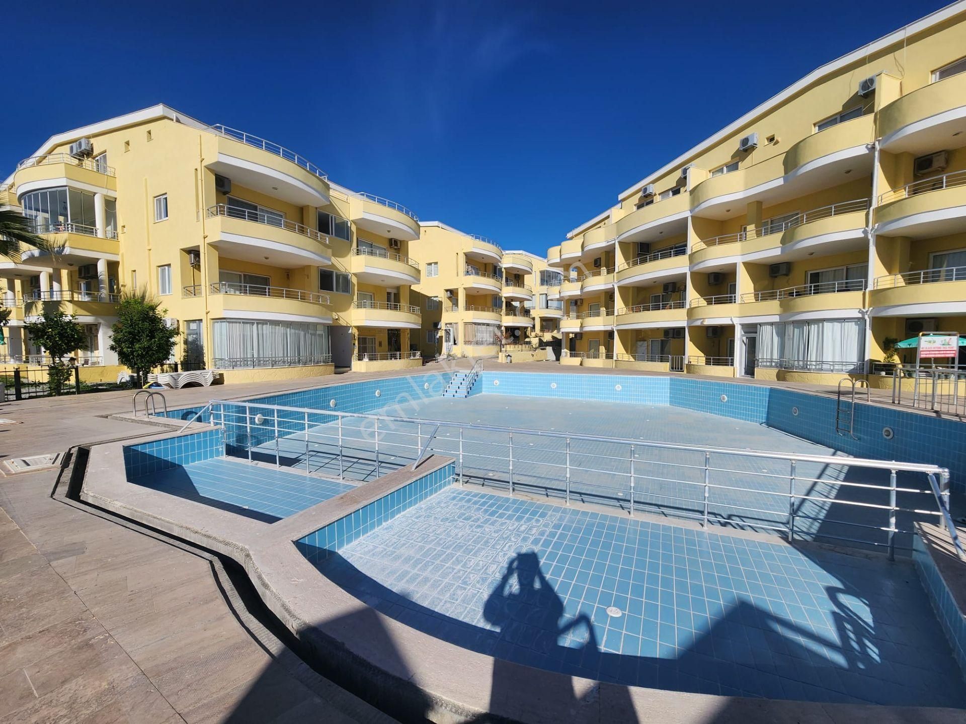 İngilizden Acil Satılık Site İçerisinde 3+1 Eşyalı Geniş Balkonlu Havuzlu Daire - Görsel 13