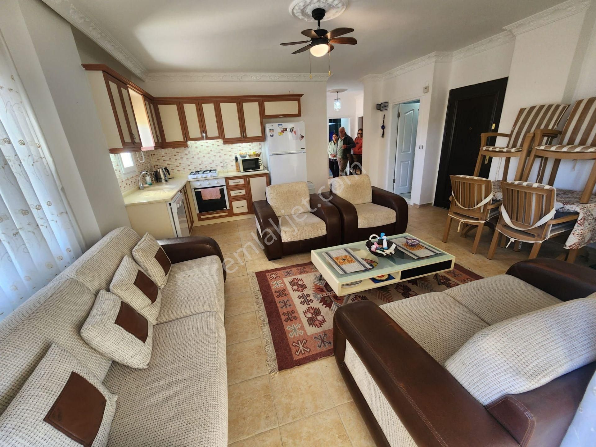 İngilizden Acil Satılık Site İçerisinde 3+1 Eşyalı Geniş Balkonlu Havuzlu Daire - Görsel 11