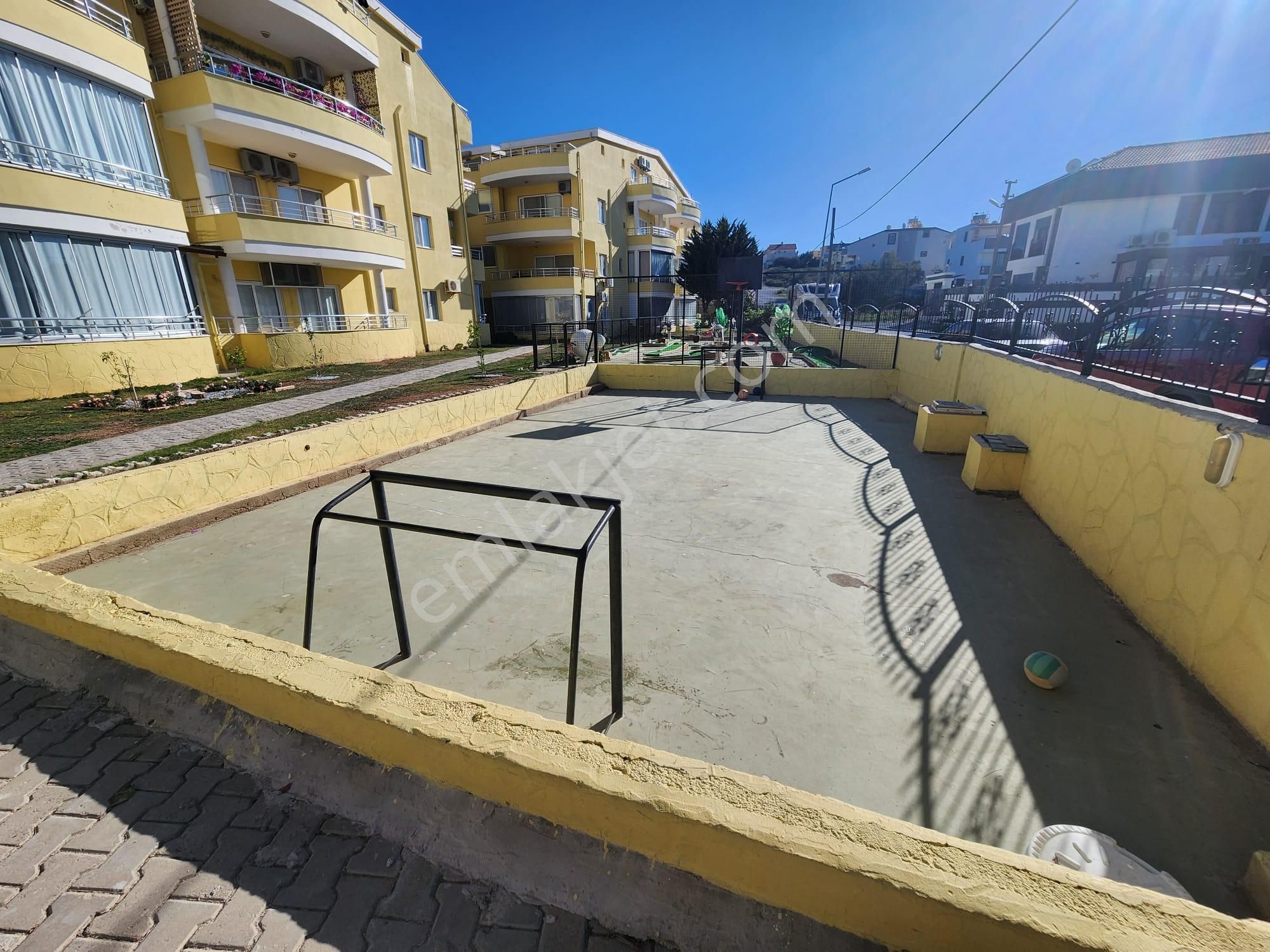 İngilizden Acil Satılık Site İçerisinde 3+1 Eşyalı Geniş Balkonlu Havuzlu Daire - Görsel 2