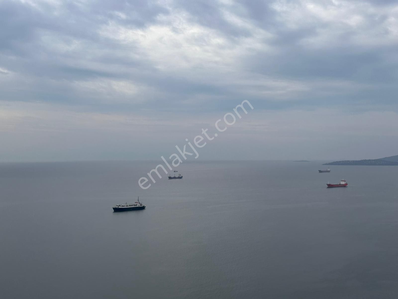 Kartal İstmarina' Da Geniş Teraslı Deniz Manzaralı Stüdyo Daire