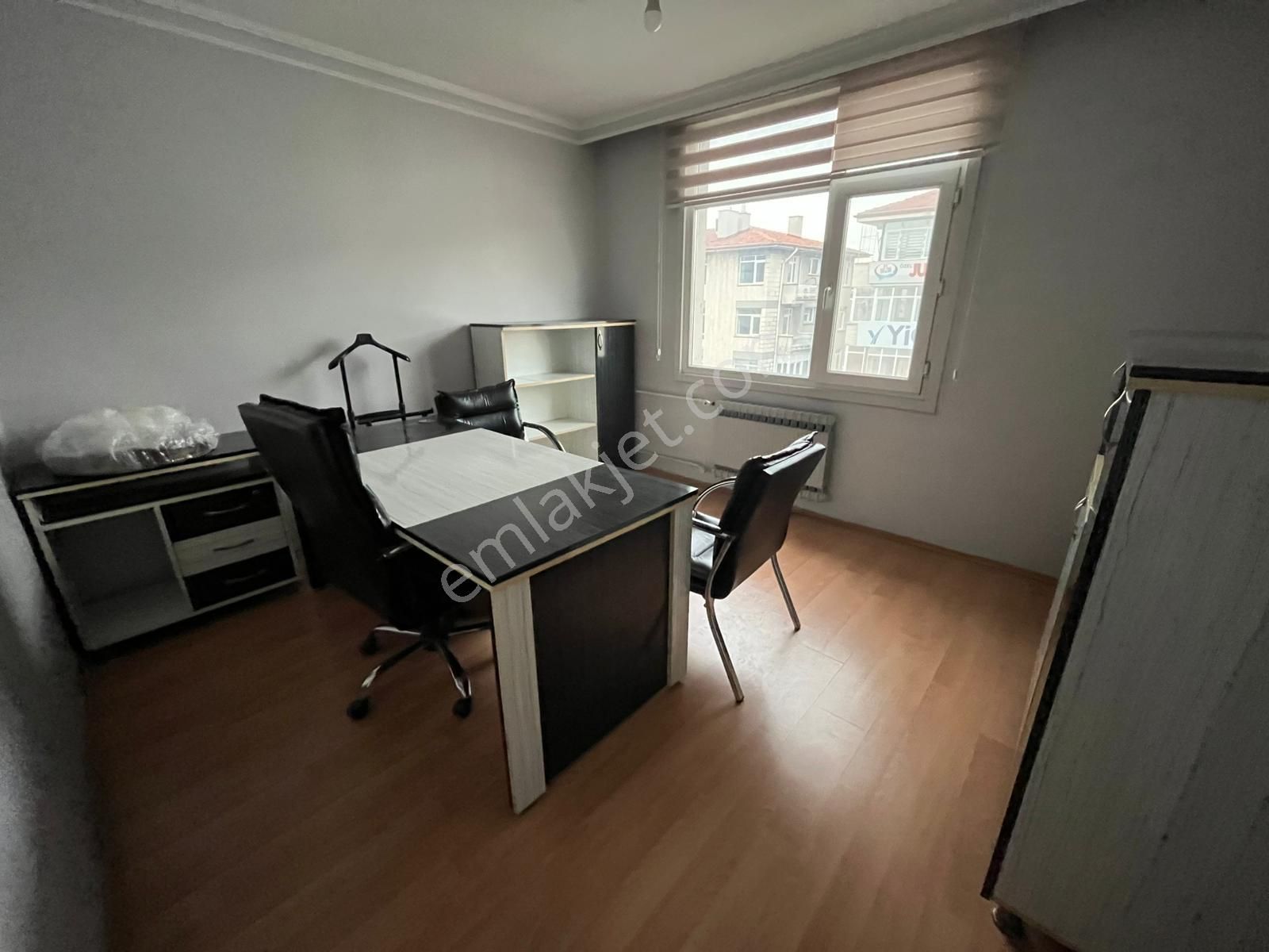 Meşrutiyet Cadddesi'nde Satılık 80 M² Ofis