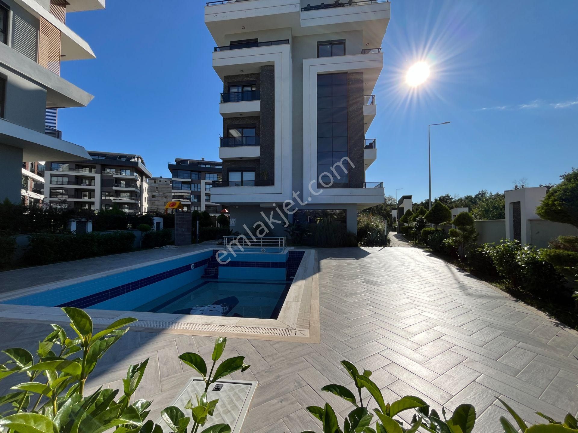 Oba Mahallesin Aktiviteli Sitede 1+1 Eşyalı Kiralık Daire