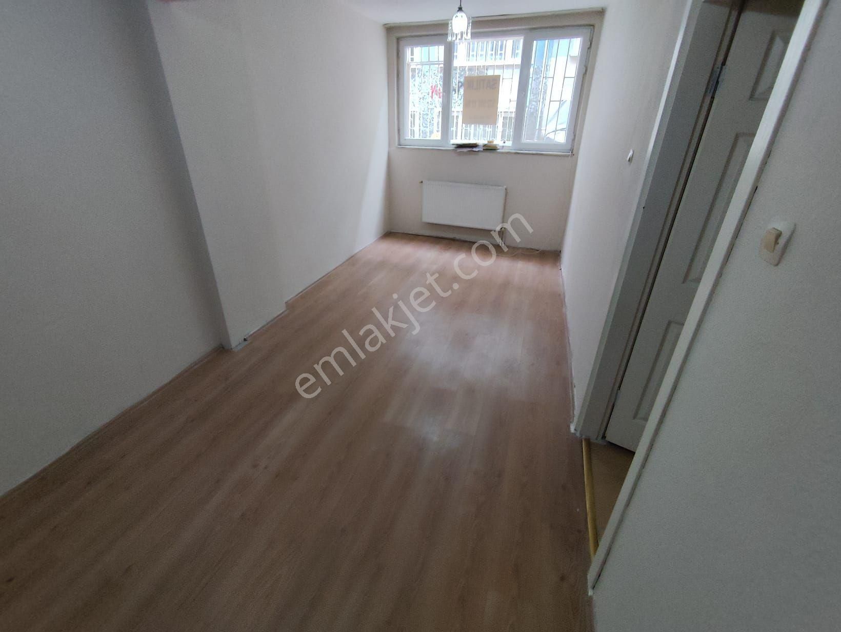 Kocamustafapaşa Alifakih Camii Sok 2+1 Çıftcephe Bahcelı Satilik Daire