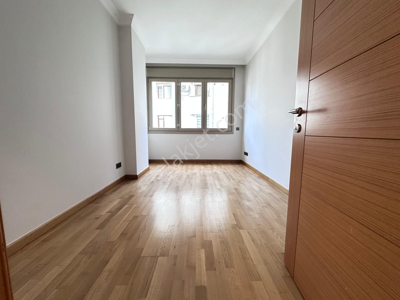 Suadiye'de 3+1 Net 105 M2 Prestijli Binada Fırsat Boş Daire - Görsel 19