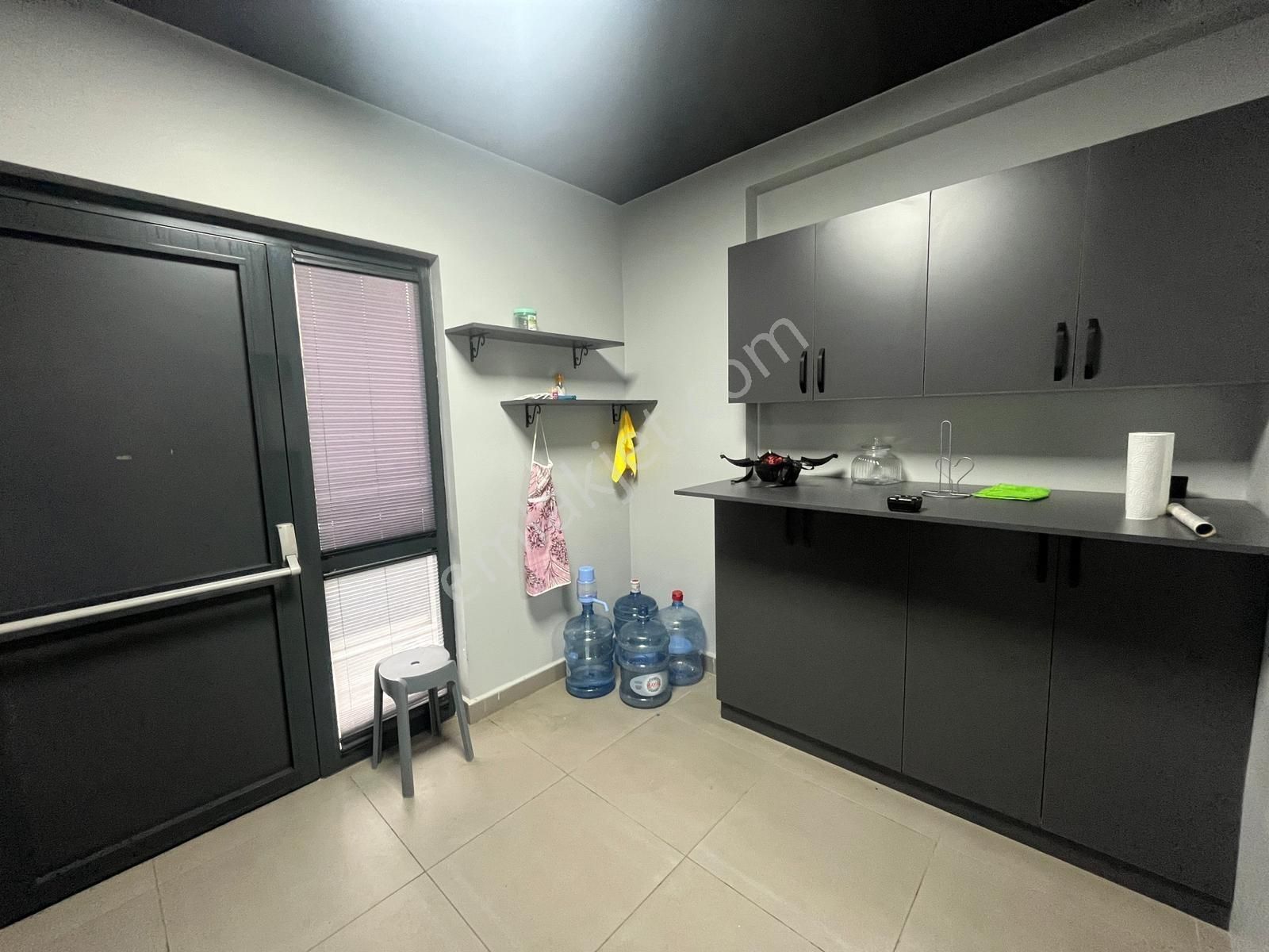 Tramvay Önünde Ana Cadde'de Merkezi Konumda Kiralık İş Yeri - Görsel 5