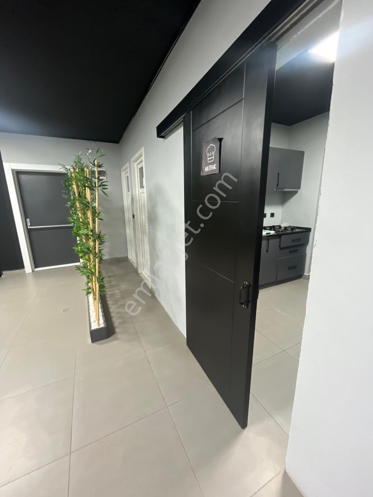 Tramvay Önünde Ana Cadde'de Merkezi Konumda Kiralık İş Yeri - Görsel 27