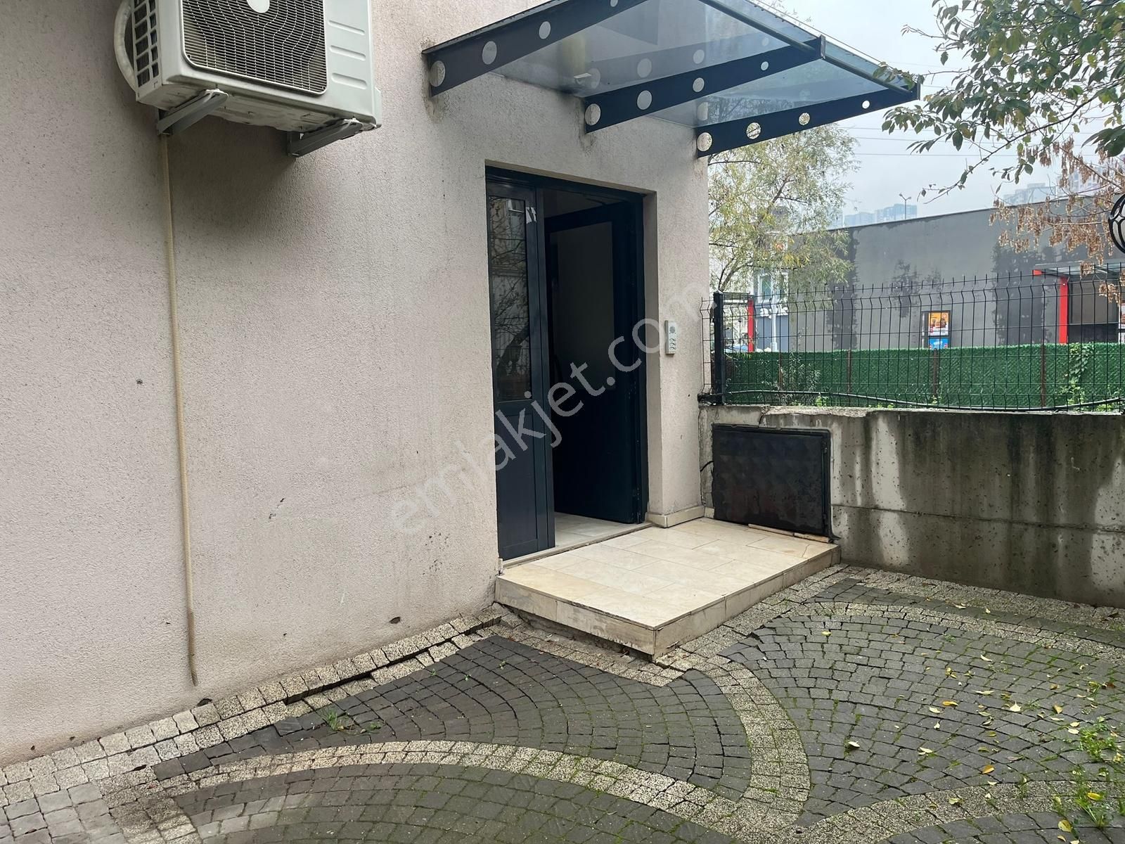 Tramvay Önünde Ana Cadde'de Merkezi Konumda Kiralık İş Yeri - Görsel 13