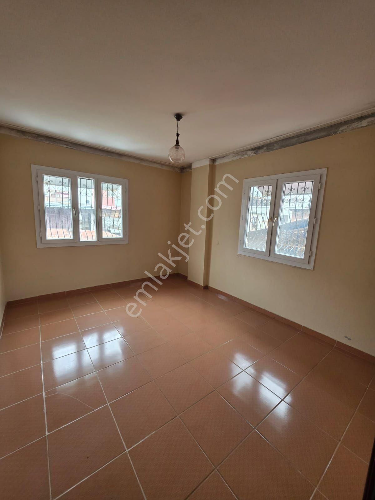 Levent Mahallesinde Köşe Başı 2 Katlı İskanlı Krediye Uygun - Görsel 8