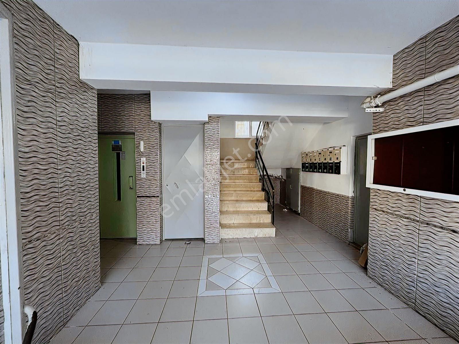 Vıp Gayrimenkuldan Karşıyakada Bulvar Yolu Üstünde Kiralık Daire - Görsel 26