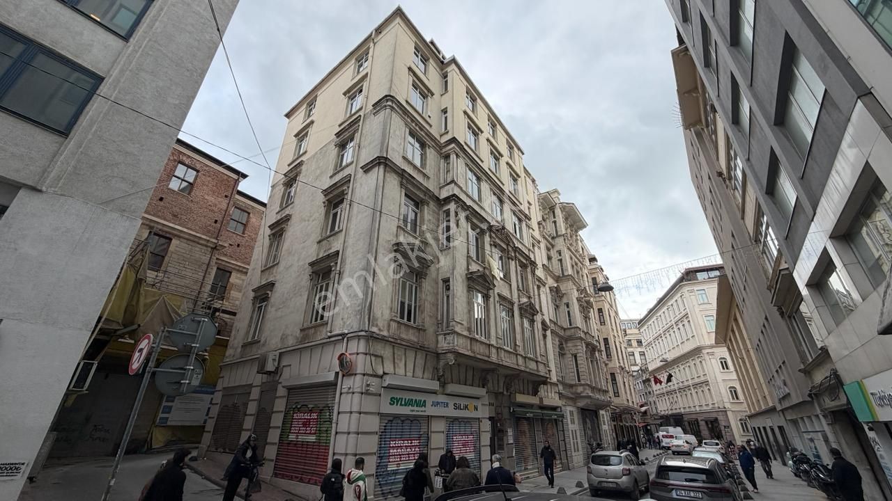 Bankalar Caddesi'nde Prestijli Kiralık Dükkan - Görsel 7