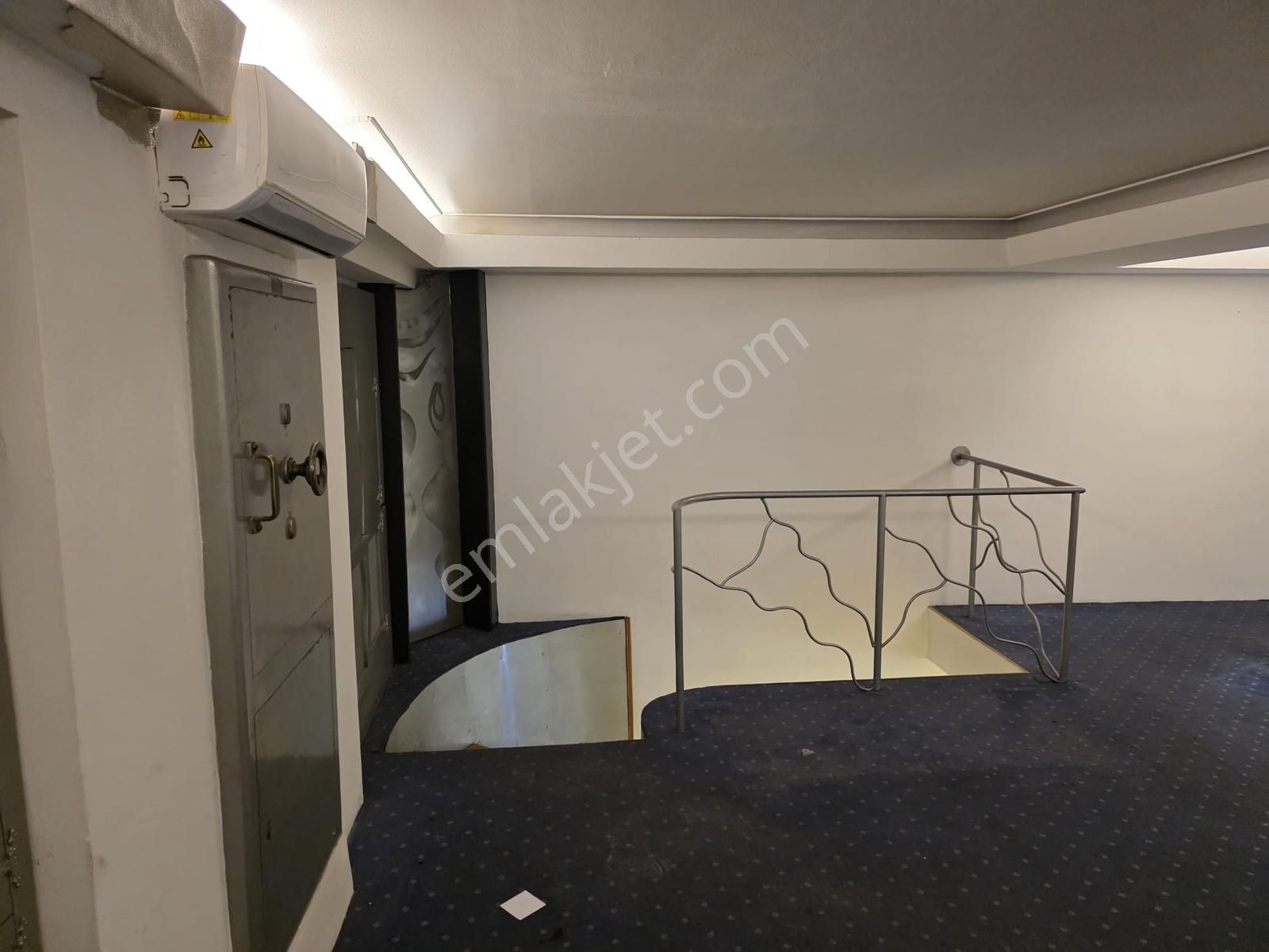 Bankalar Caddesi'nde Prestijli Kiralık Dükkan - Görsel 11