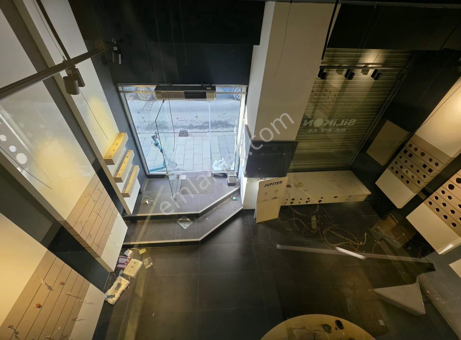 Bankalar Caddesi'nde Prestijli Kiralık Dükkan - Görsel 24