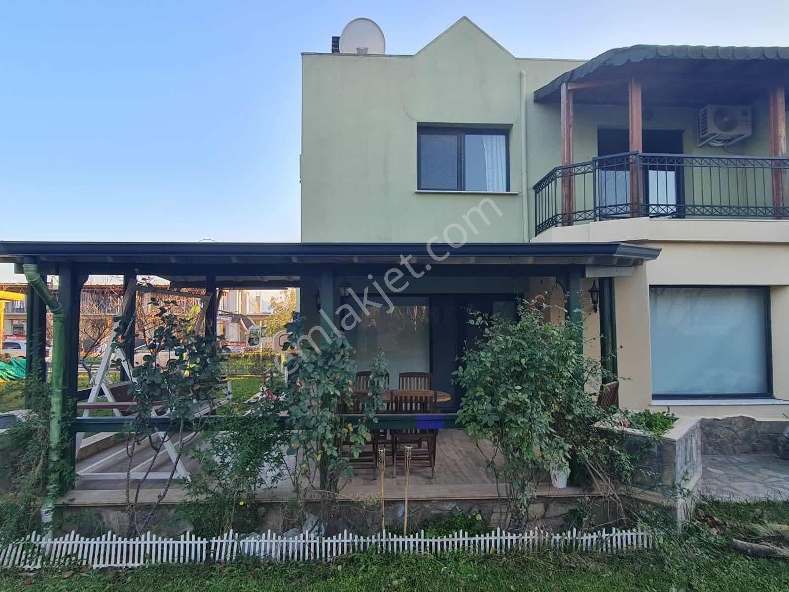 Kemalpaşa Spil Villalarında 3+1 Havuzlu Geniş Bahçeli İkiz Villa - Görsel 11