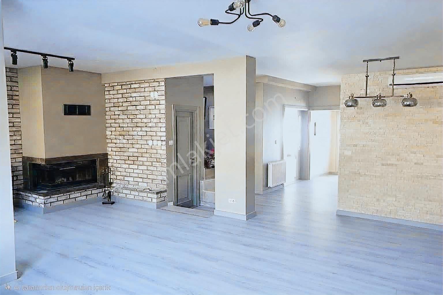Kemalpaşa Spil Villalarında 3+1 Havuzlu Geniş Bahçeli İkiz Villa - Görsel 16