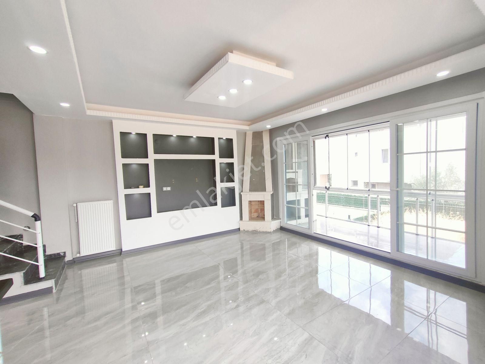 Yeniçiftliğin Tam Merkezinde Herodası Banyolu Bahçeli 4+1 Yazlık - Görsel 13