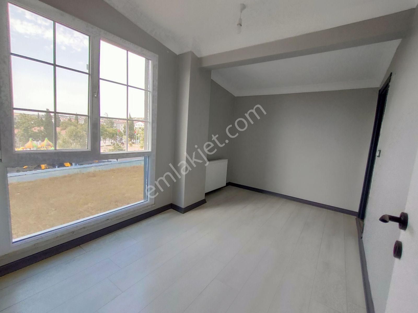 Yeniçiftliğin Tam Merkezinde Herodası Banyolu Bahçeli 4+1 Yazlık - Görsel 24