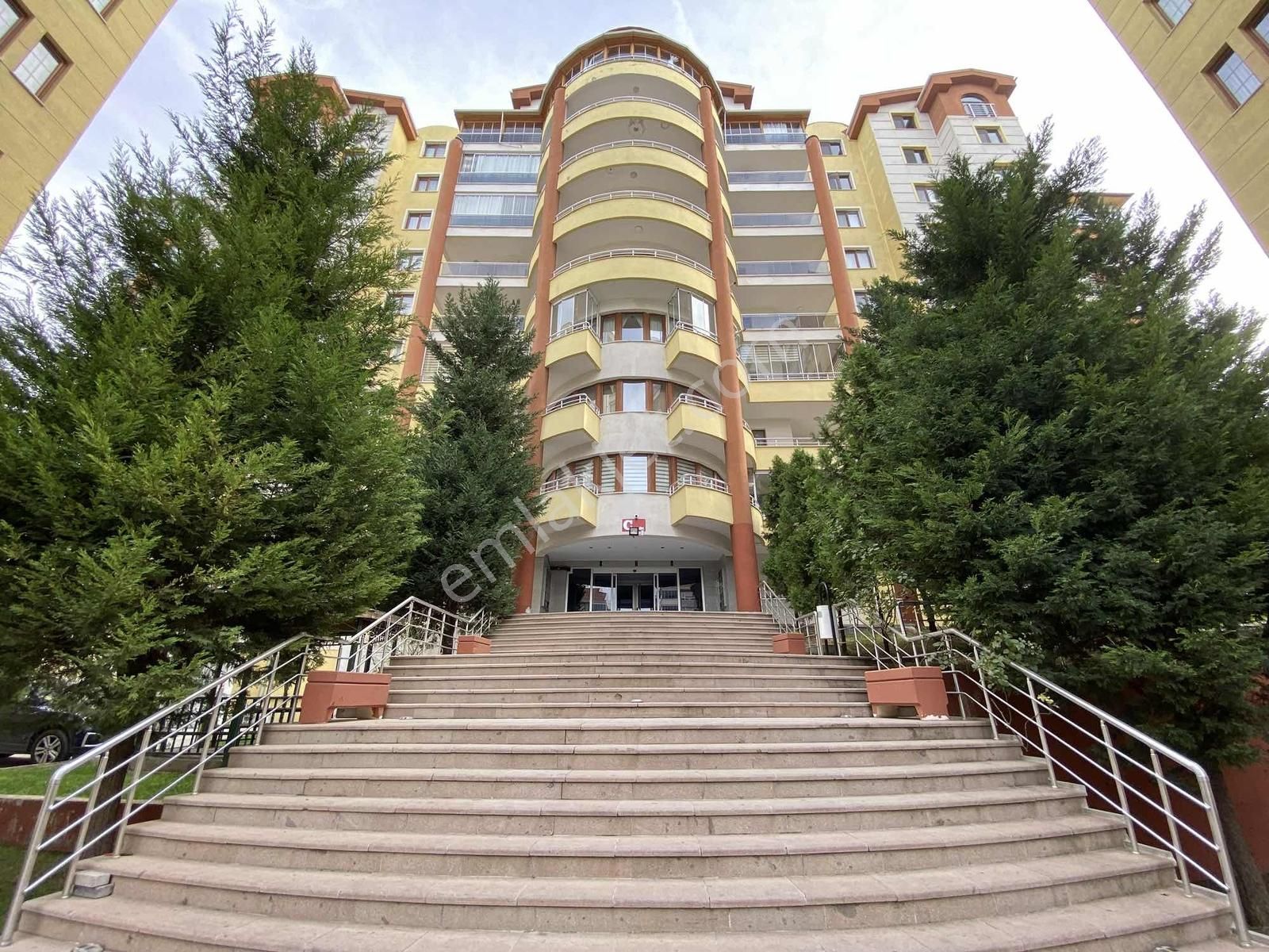 Ahi Mesut' Da 7/24 Güvenlikli Site İçinde Satılık 7+2 Daire - Görsel 4