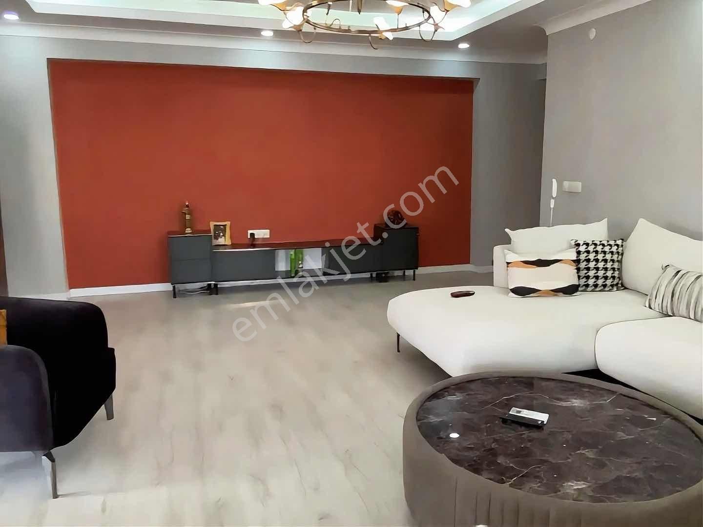 Ahi Mesut' Da 7/24 Güvenlikli Site İçinde Satılık 7+2 Daire - Görsel 2