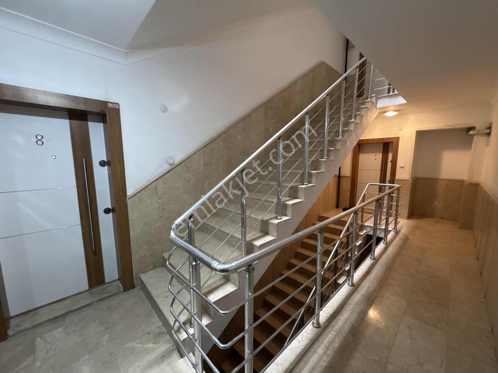 Alaçatı'dan İstasyon'da Belediye Tren Otobüs Hastane Yakını 3+1 - Görsel 35