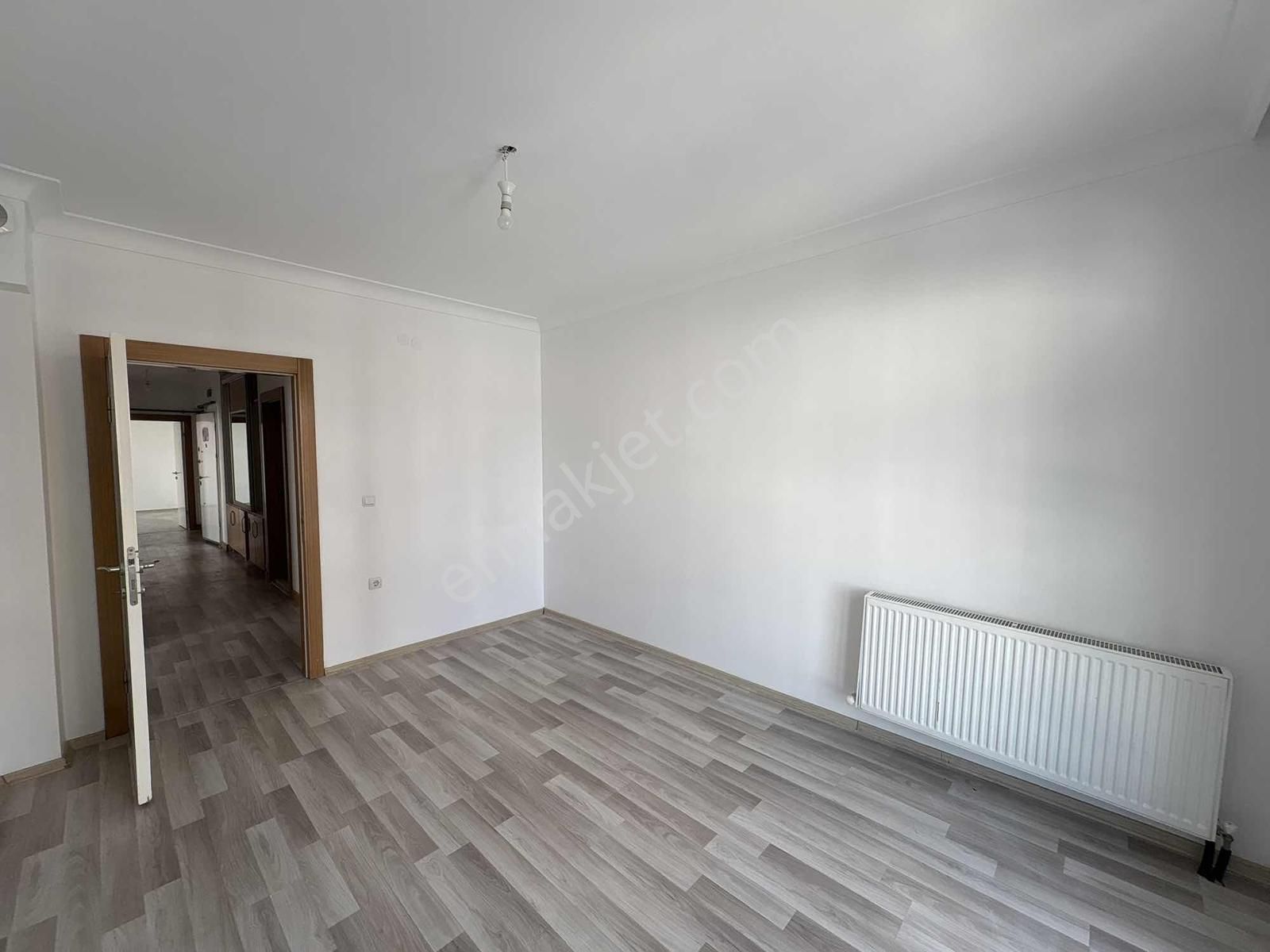 Alaçatı'dan İstasyon'da Belediye Tren Otobüs Hastane Yakını 3+1 - Görsel 32