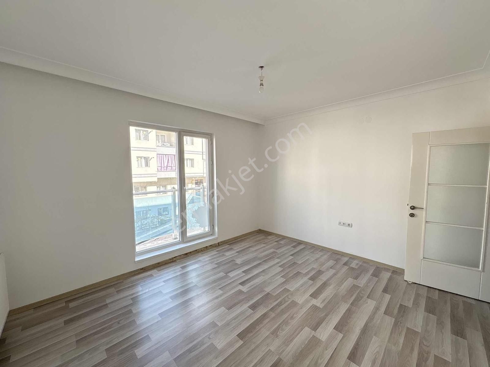 Alaçatı'dan İstasyon'da Belediye Tren Otobüs Hastane Yakını 3+1 - Görsel 15