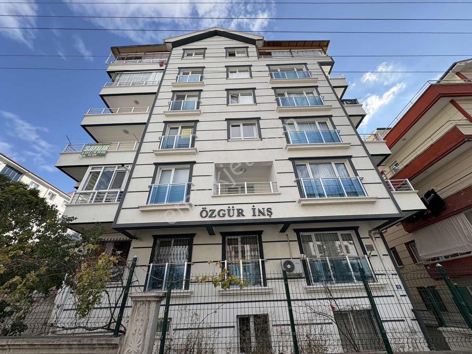 Alaçatı'dan İstasyon'da Belediye Tren Otobüs Hastane Yakını 3+1