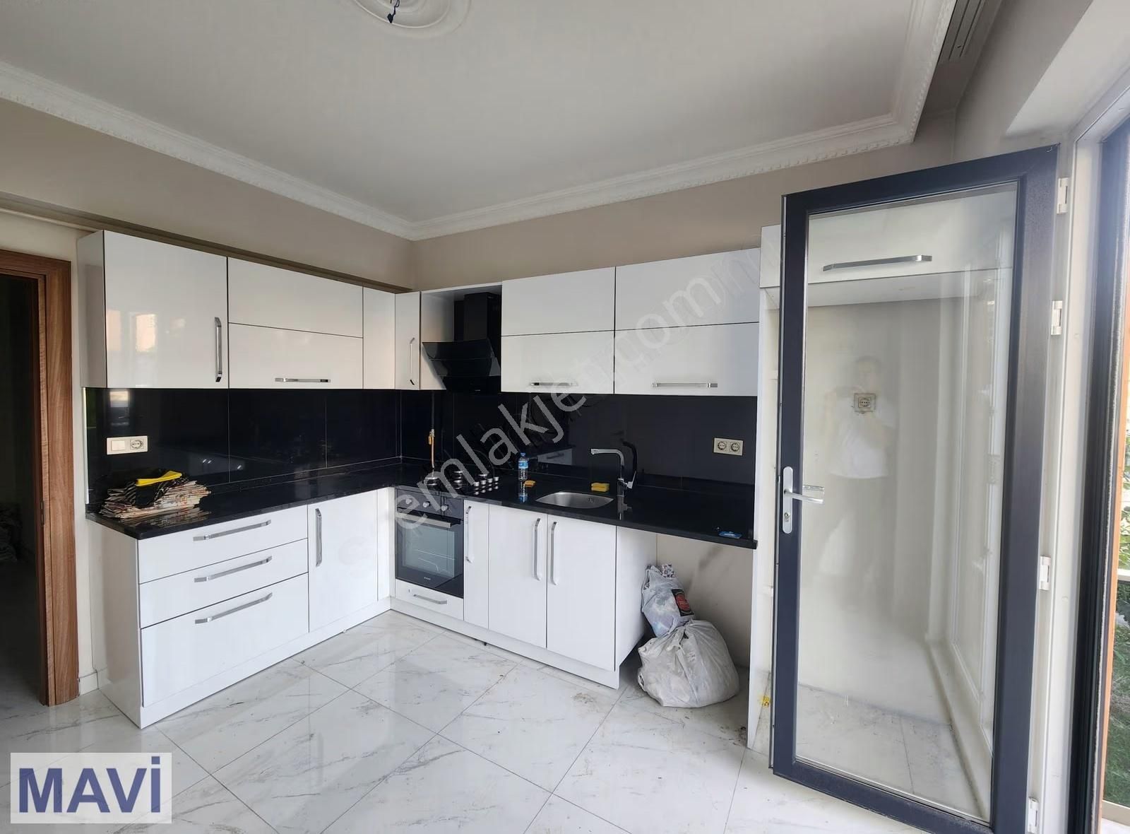 Remax Mavi Cengiz Özdemir'den Merkezi Konumda Kiralık 3+1 - Görsel 11