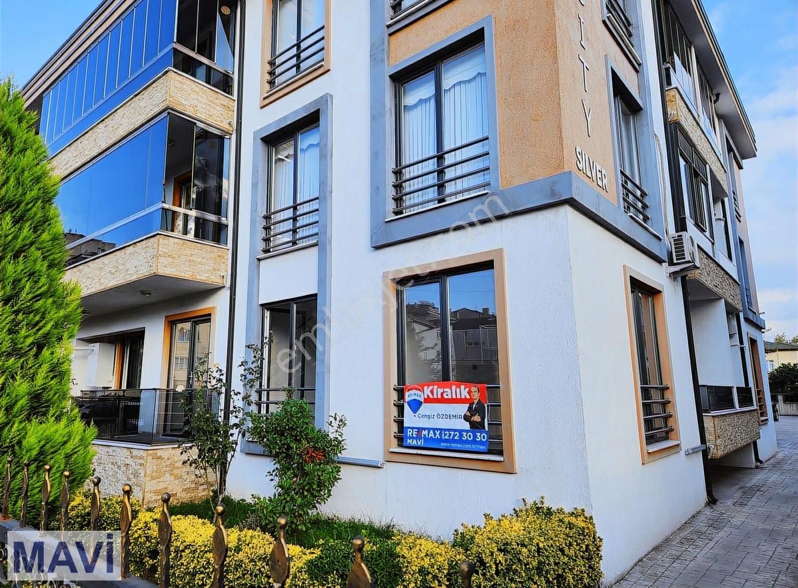 Remax Mavi Cengiz Özdemir'den Merkezi Konumda Kiralık 3+1