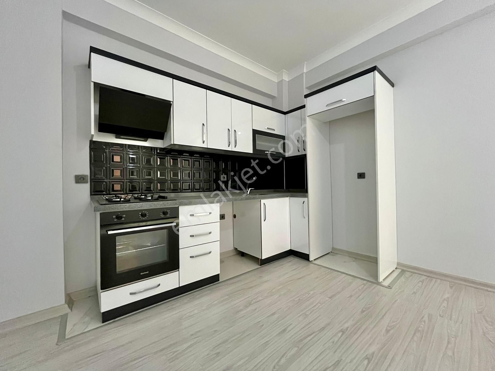 Gümüş'den Altınkumda Ara Kat Sıfır Geniş Kullanımlı 1+1 Daire - Görsel 8