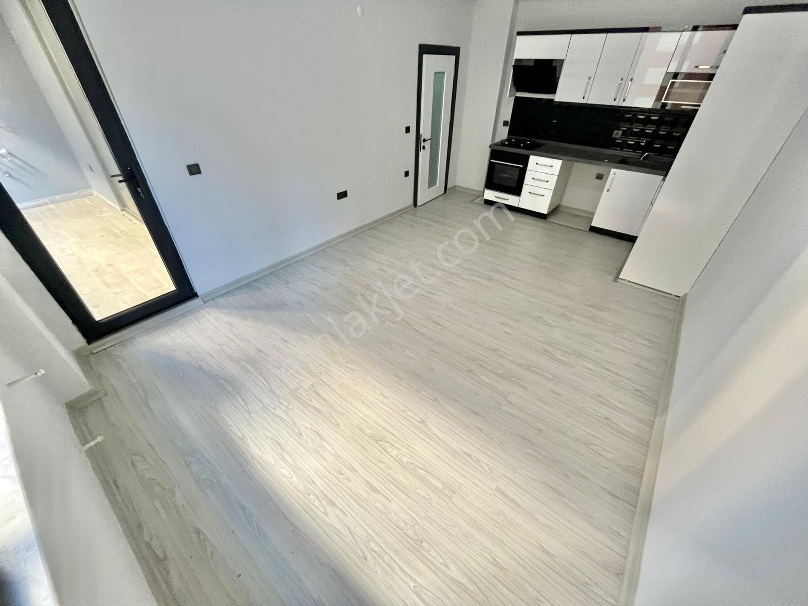 Gümüş'den Altınkumda Ara Kat Sıfır Geniş Kullanımlı 1+1 Daire - Görsel 2