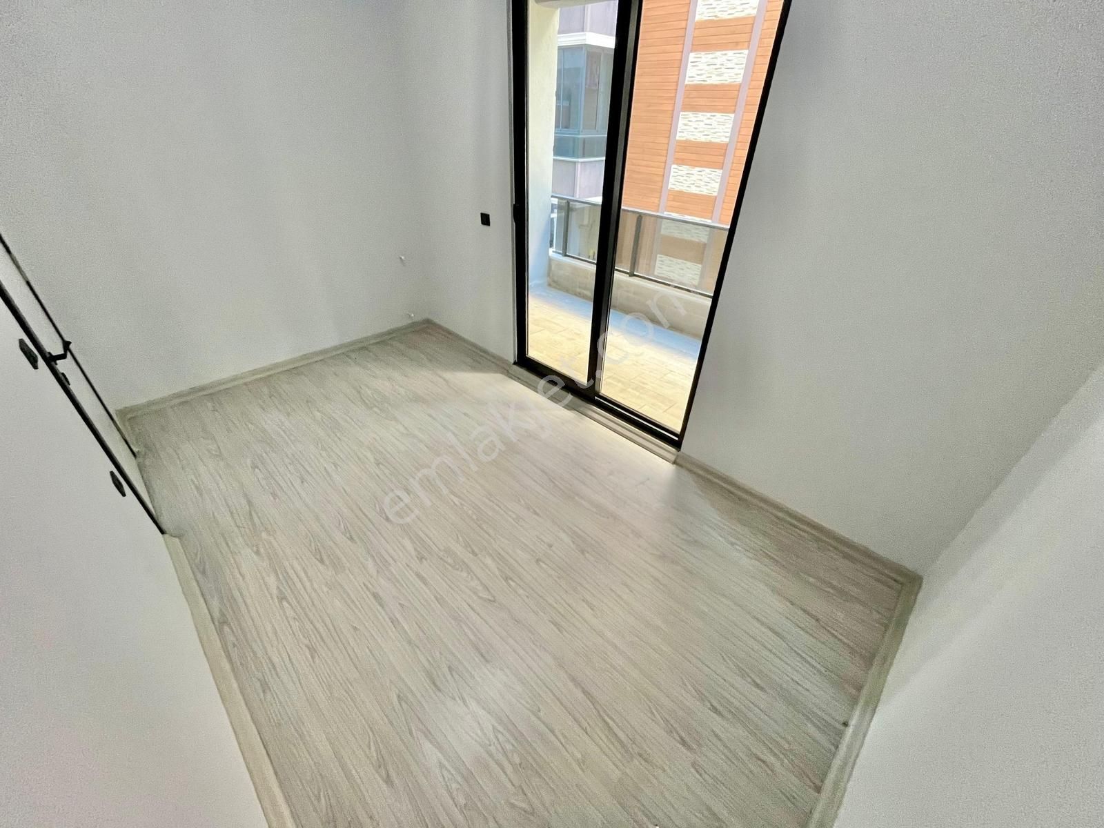 Gümüş'den Altınkumda Ara Kat Sıfır Geniş Kullanımlı 1+1 Daire - Görsel 12