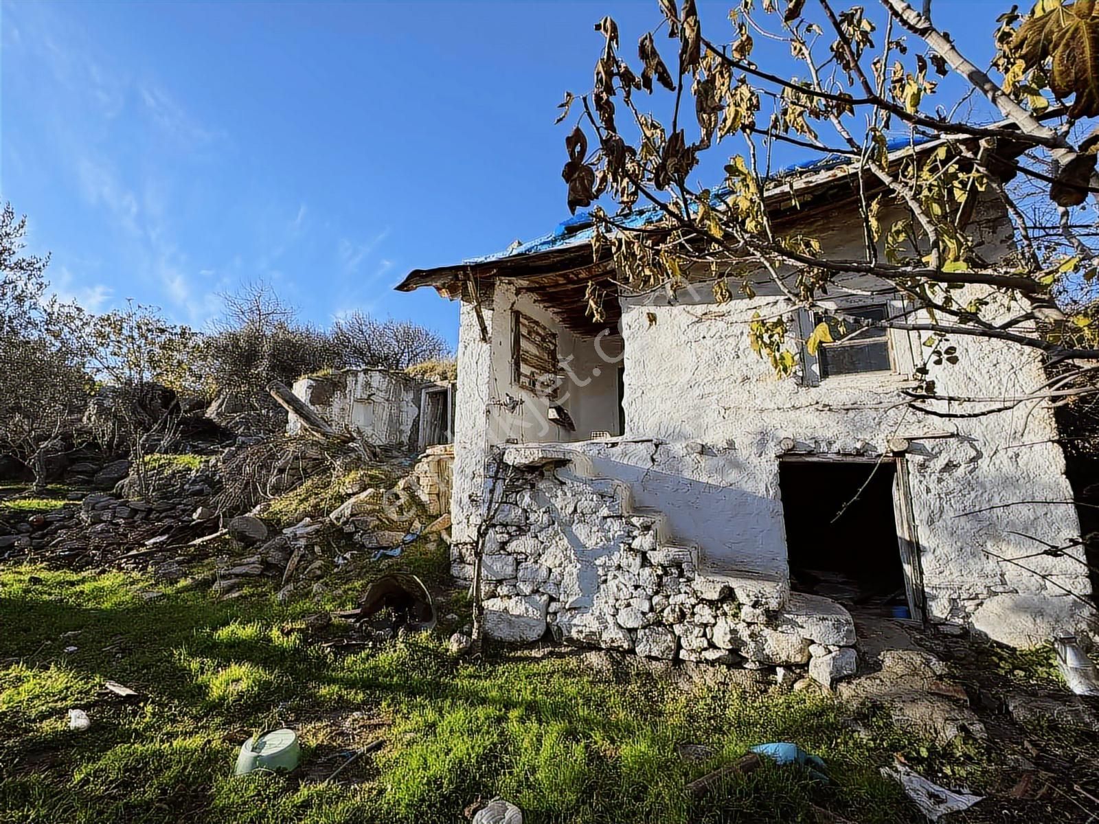 Bergama Gökçeyurt Mh. 413 M² Köy Evi Ve Arsası