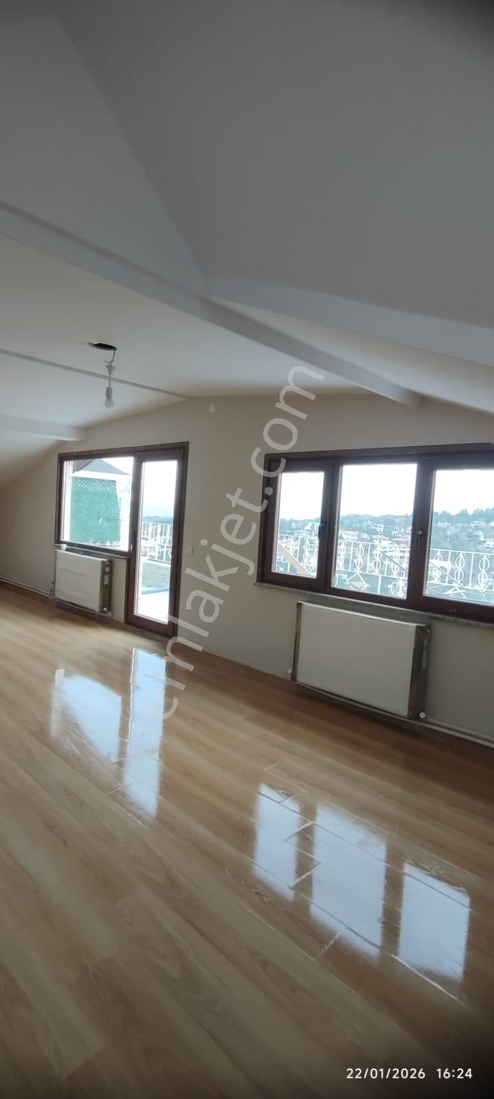 Sahibinden Tarabya'da Deniz Ve Doğa Manzaralı Ferah Çatı Katı - Görsel 2