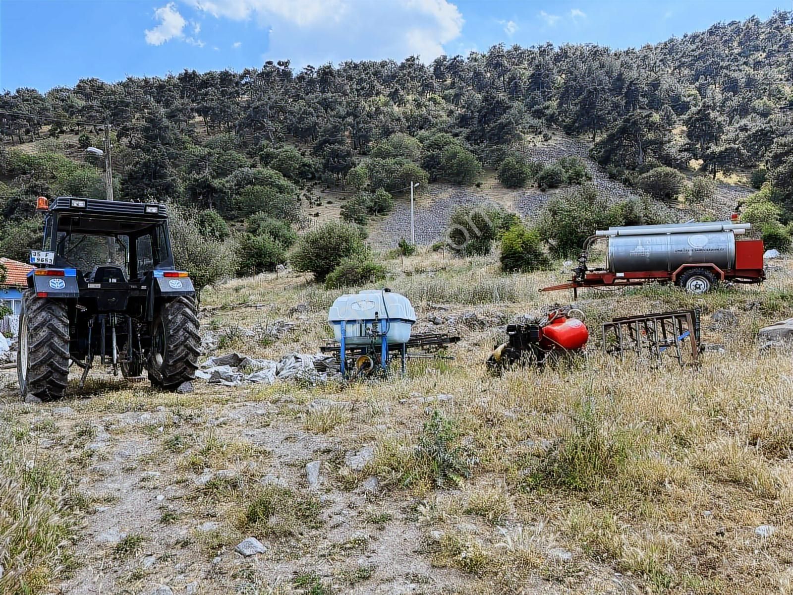 874 M2 Köy Merkezinde.tek Tapu.yol,su,elektrik Dibinde.