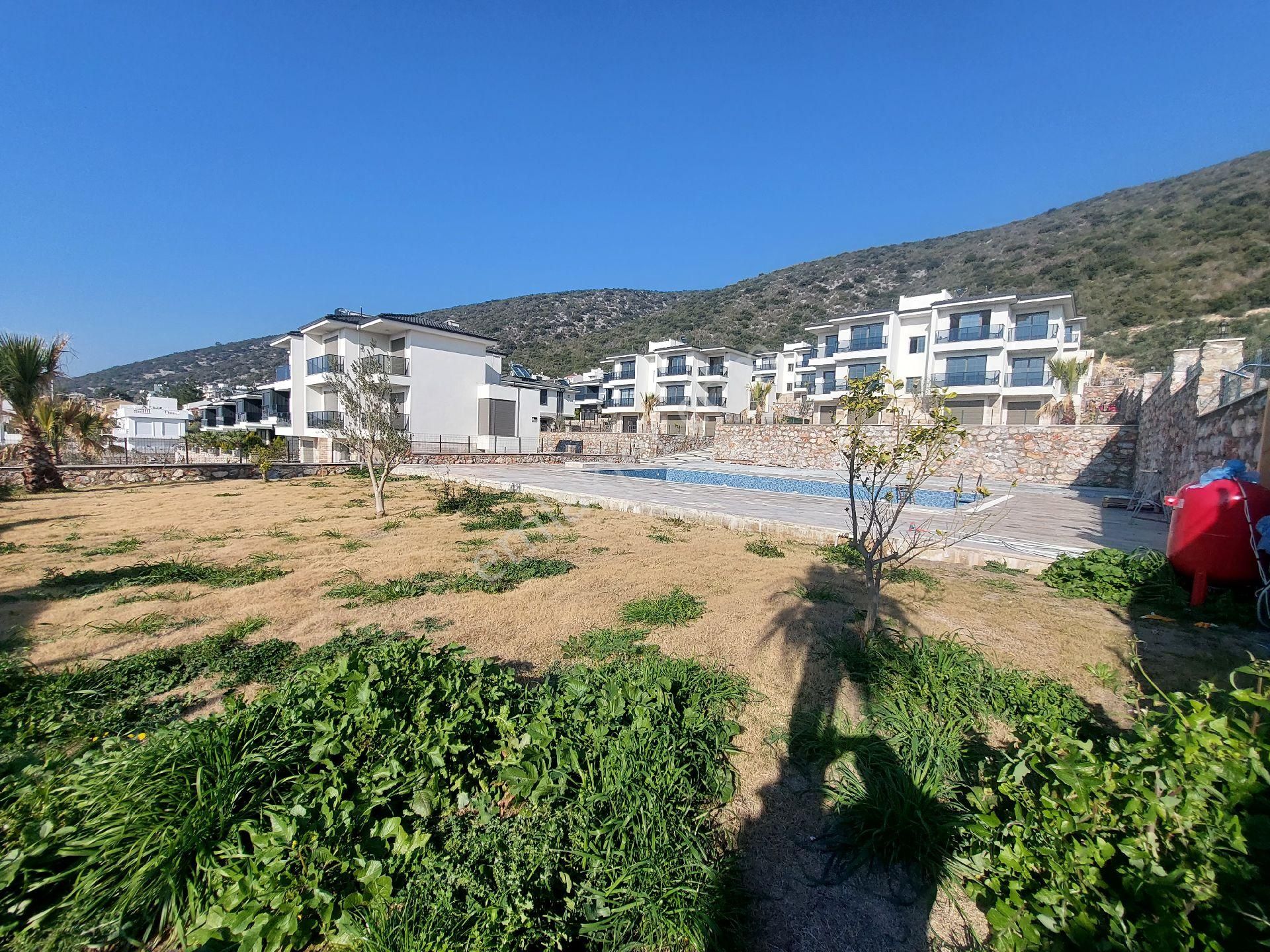 2+1bahçe Katı Havuzlu Otoparklı Site İçerisinde - Görsel 12