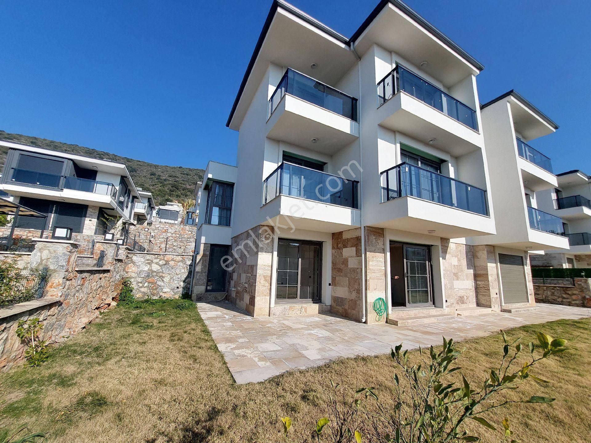 2+1bahçe Katı Havuzlu Otoparklı Site İçerisinde