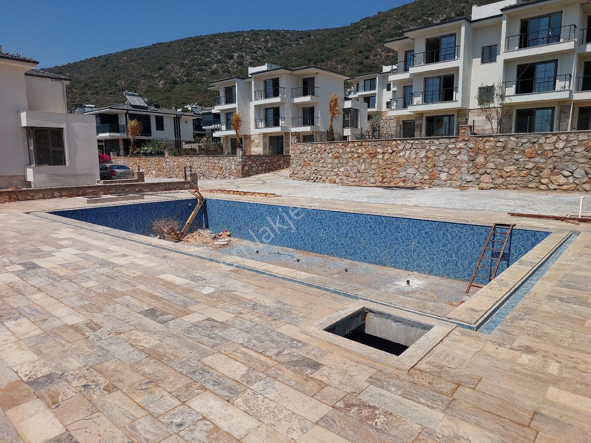 2+1bahçe Katı Havuzlu Otoparklı Site İçerisinde - Görsel 34