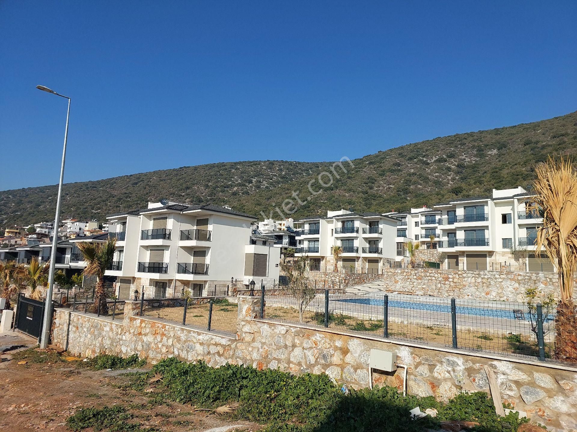 2+1bahçe Katı Havuzlu Otoparklı Site İçerisinde - Görsel 7