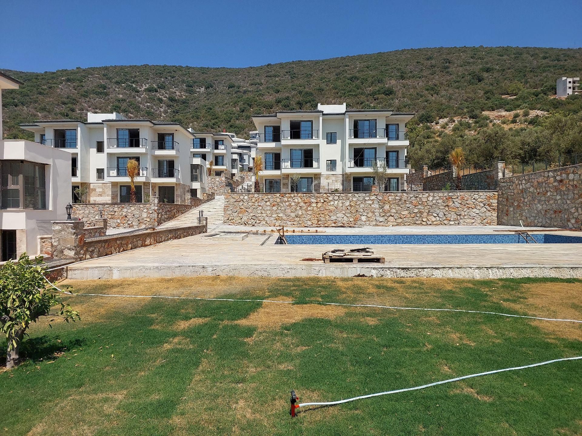 2+1bahçe Katı Havuzlu Otoparklı Site İçerisinde - Görsel 33