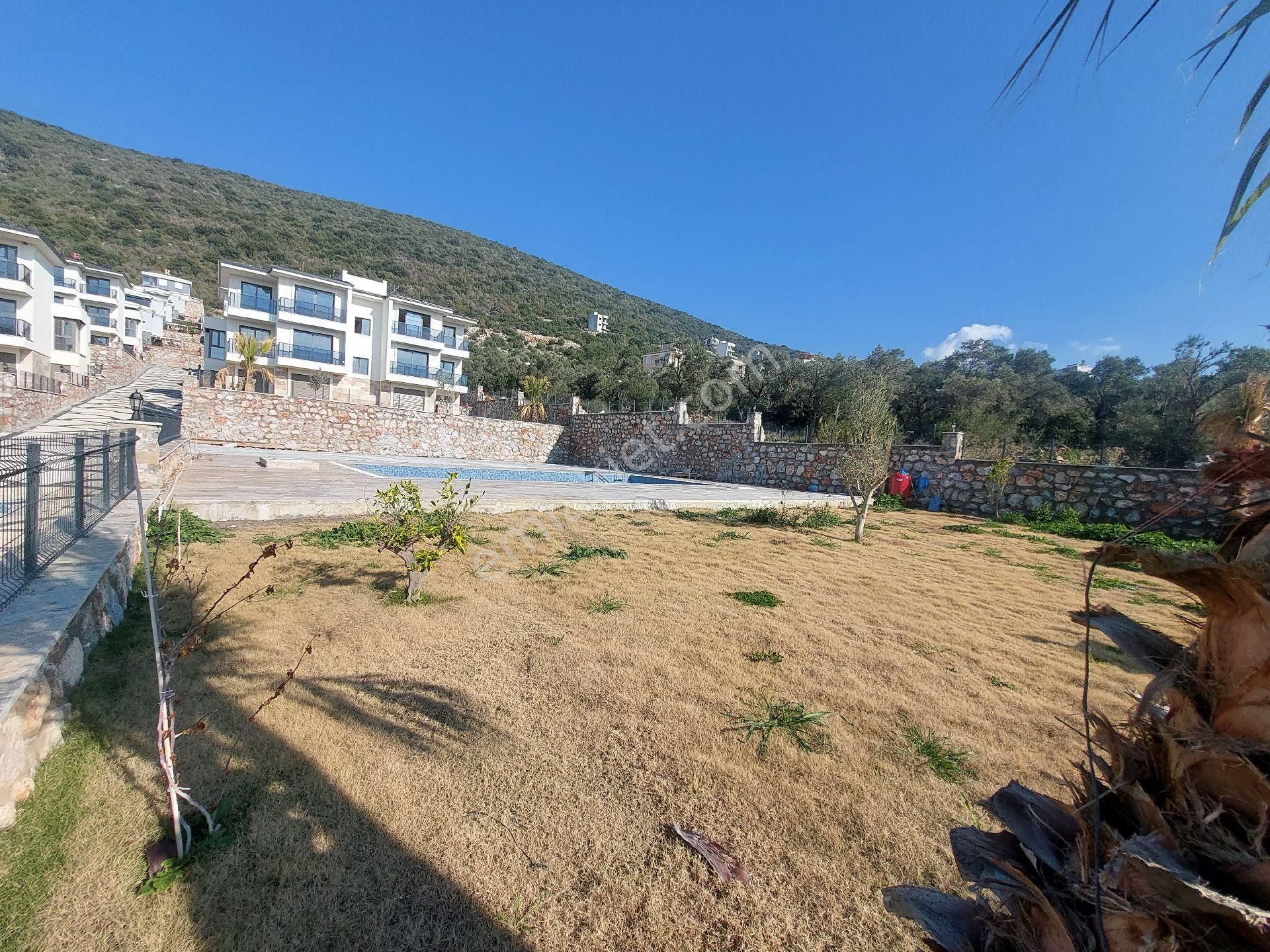 2+1bahçe Katı Havuzlu Otoparklı Site İçerisinde - Görsel 14