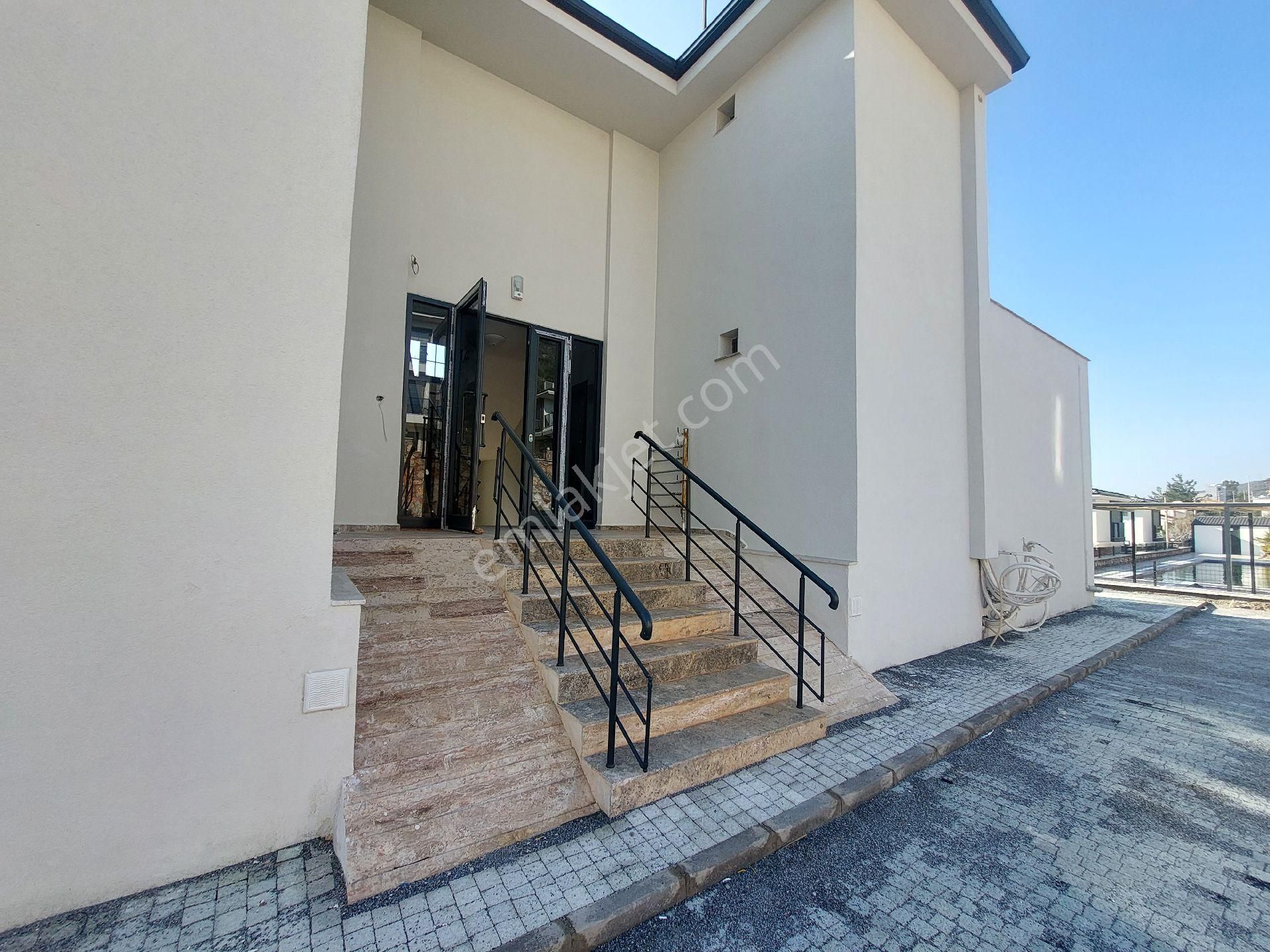 2+1bahçe Katı Havuzlu Otoparklı Site İçerisinde - Görsel 18