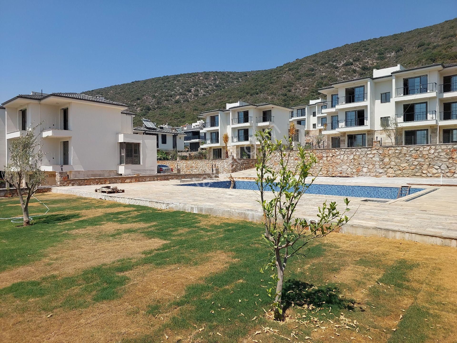 2+1bahçe Katı Havuzlu Otoparklı Site İçerisinde - Görsel 32