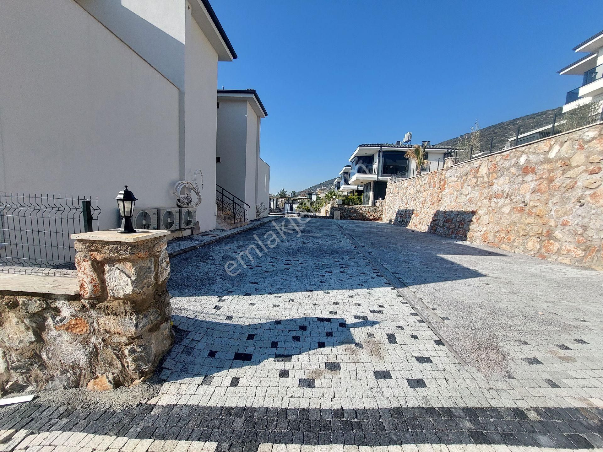 2+1bahçe Katı Havuzlu Otoparklı Site İçerisinde - Görsel 19