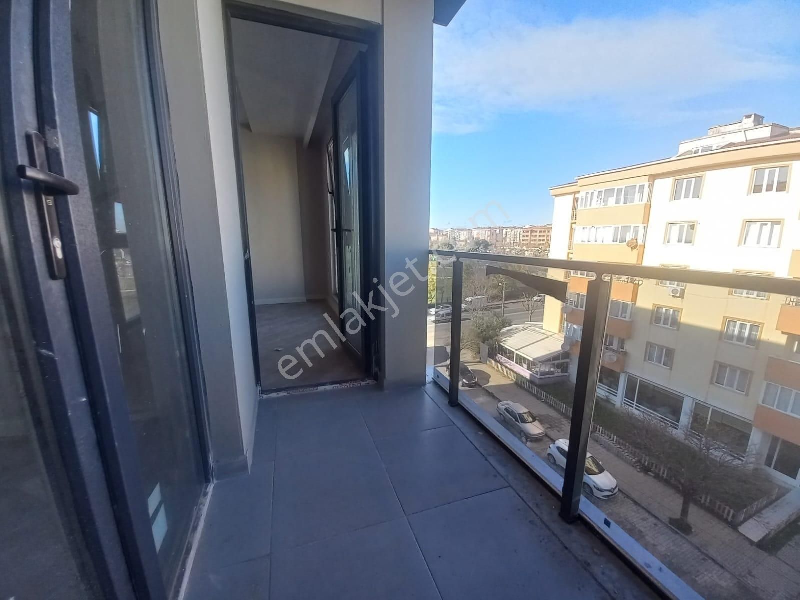 Rumeli Mahallesi'nde Cumhuriyet Parkına Cephe Satılık Sıfır 1+1 - Görsel 3